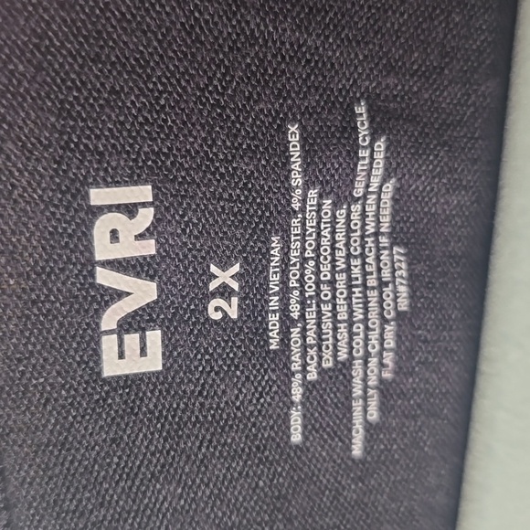 EVRI Black Long Sleeve V-Neck Top W/Pleated Back, Plus Size 2X - Picture 3 of 4